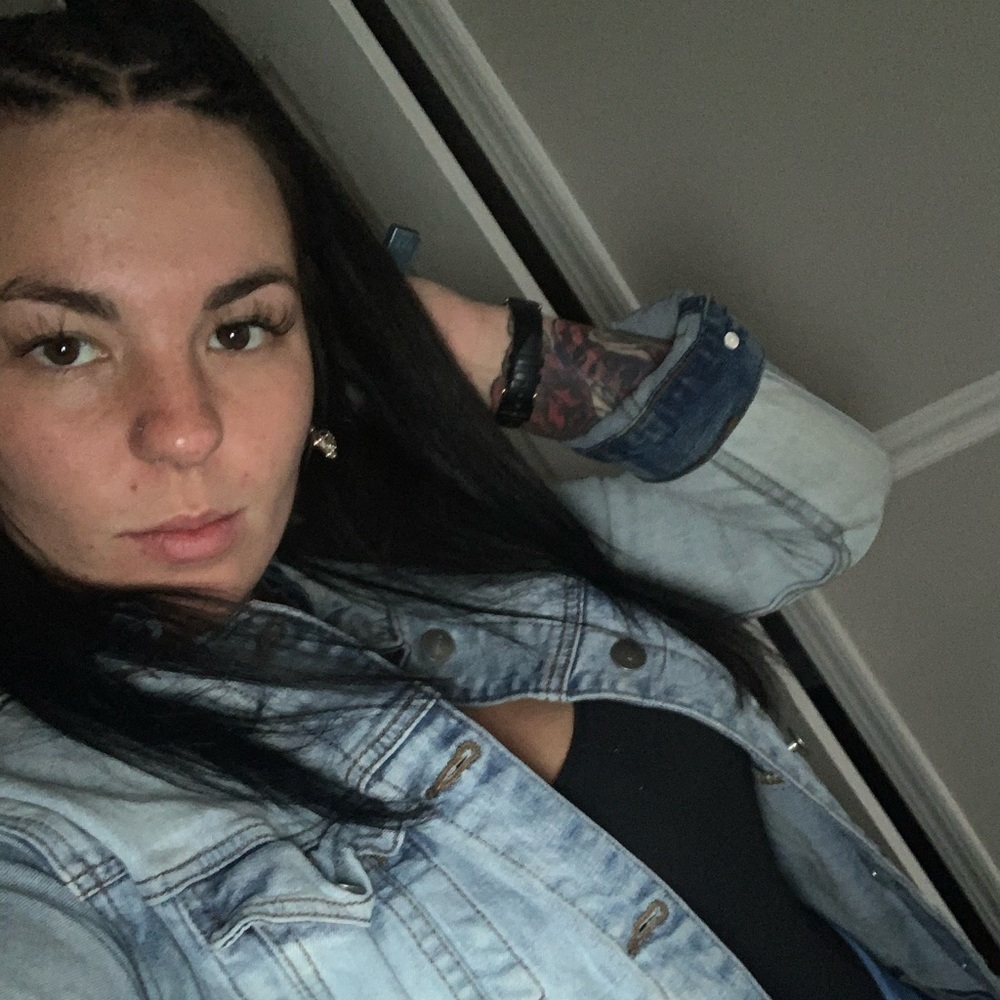 Meet your Posher, Alexia